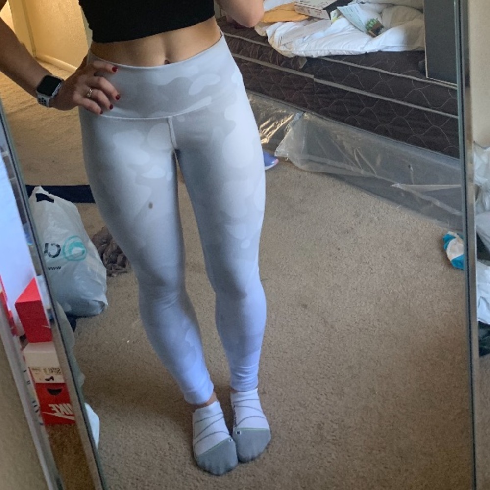 Alo White Camo Vapor Legging